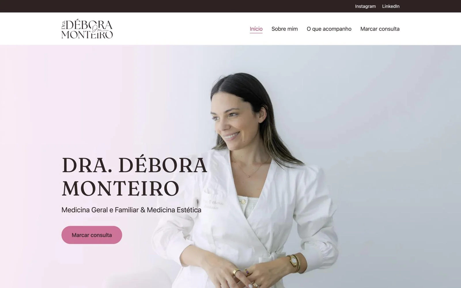 Página inicial do site da Dra. Débora Monteiro num ecrã de computador